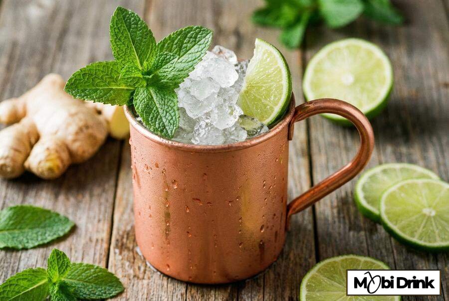 Amaretto Mule w miedzianym kubku