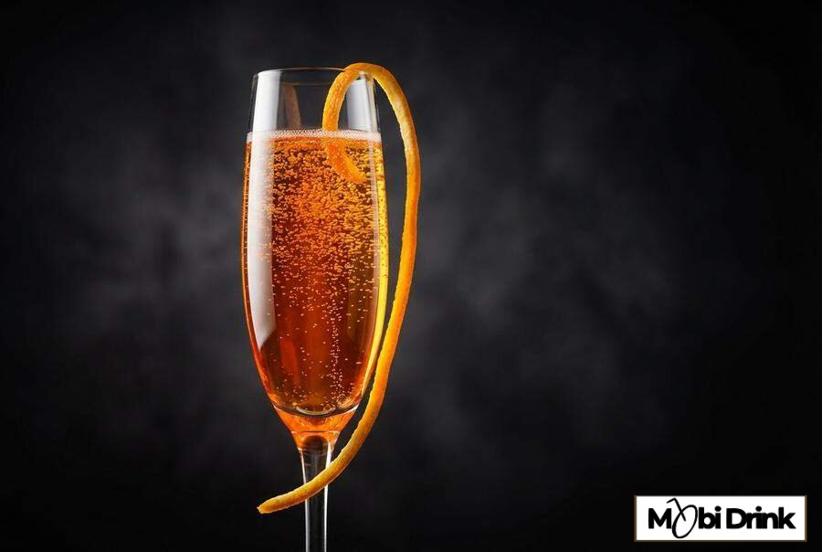 Elegancki Aperol Royal w kieliszku do szampana