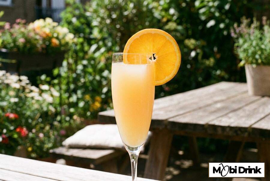 Orzeźwiający drink Bronx z sokiem pomarańczowym