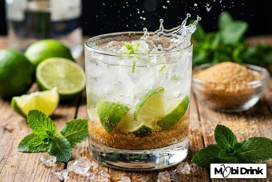Caipiroska z limonką i kruszonym lodem