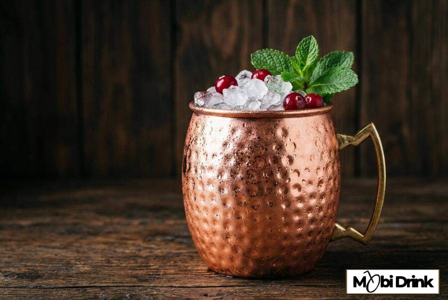Drink Cranberry Mule w miedzianym kubku
