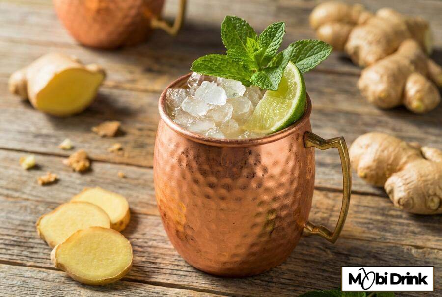 Orzeźwiający Czech Mule w miedzianym kubku z miętą