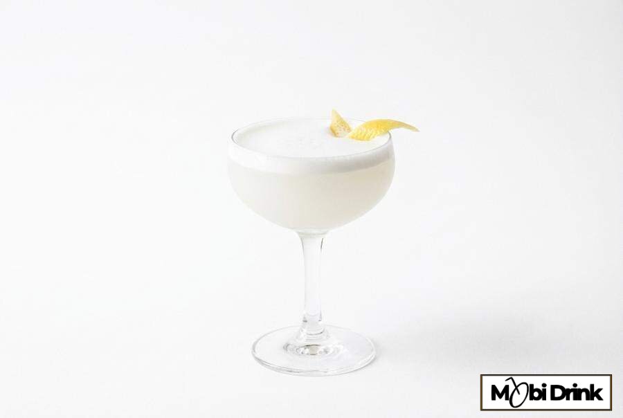 Elegancki drink White Lady w białym kolorze