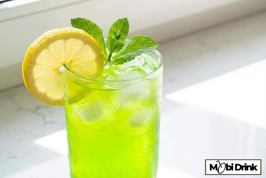 Neonowy zielony drink Ludwik z cytryną
