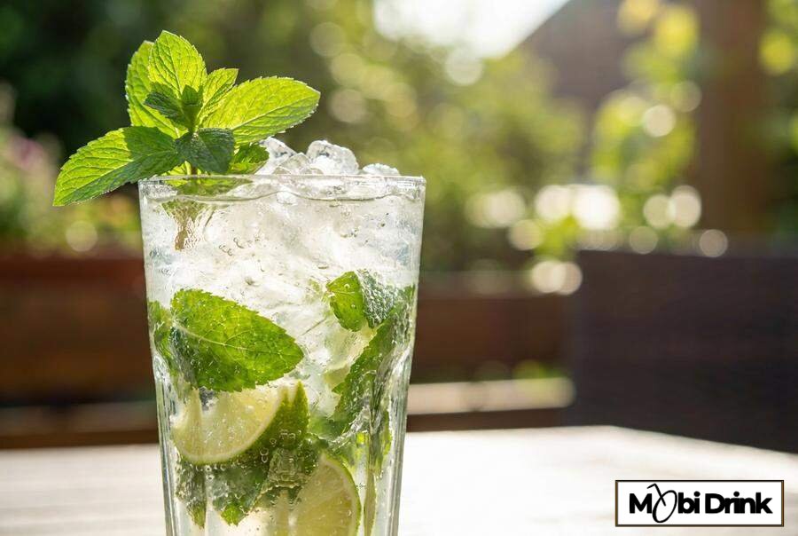 Orzeźwiające mojito z wódką limonką i miętą