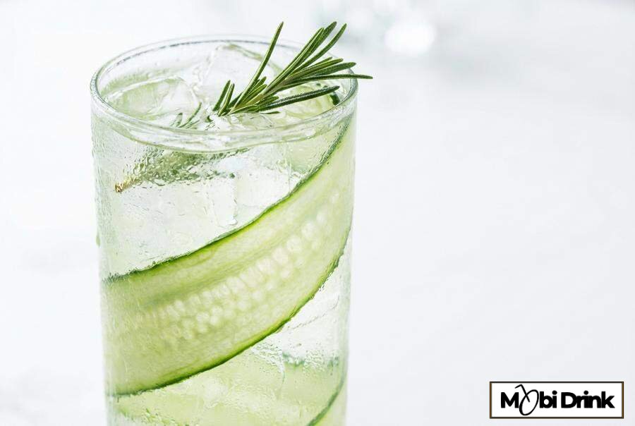 Orzeźwiający drink ogórkowy z lodem