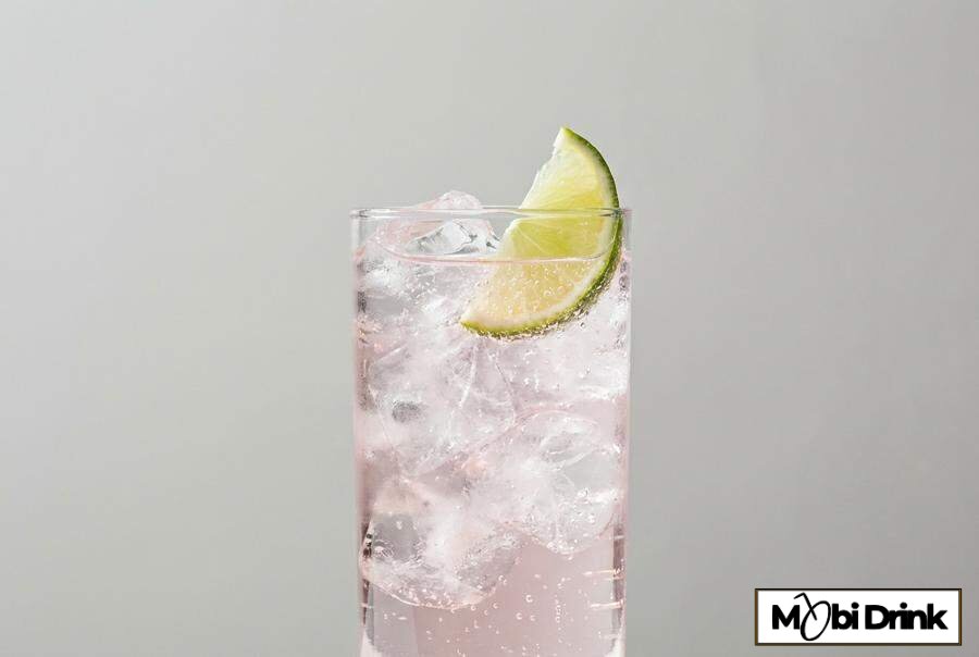Różowy drink Passoa z tonikiem i limonką