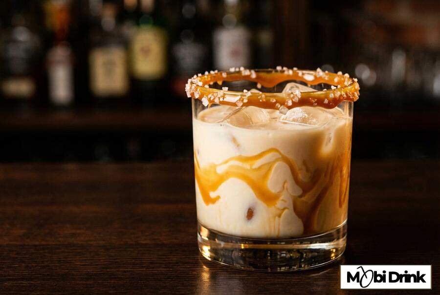 Kremowy drink Salted Caramel White Russian z lodem