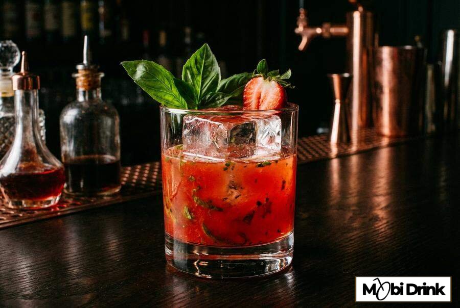 Koktajl Strawberry Basil Smash z bazylią