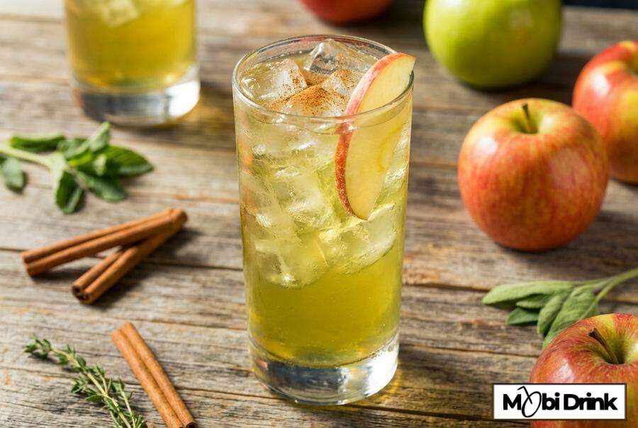 Szarlotka drink z żubrówką i sokiem jabłkowym