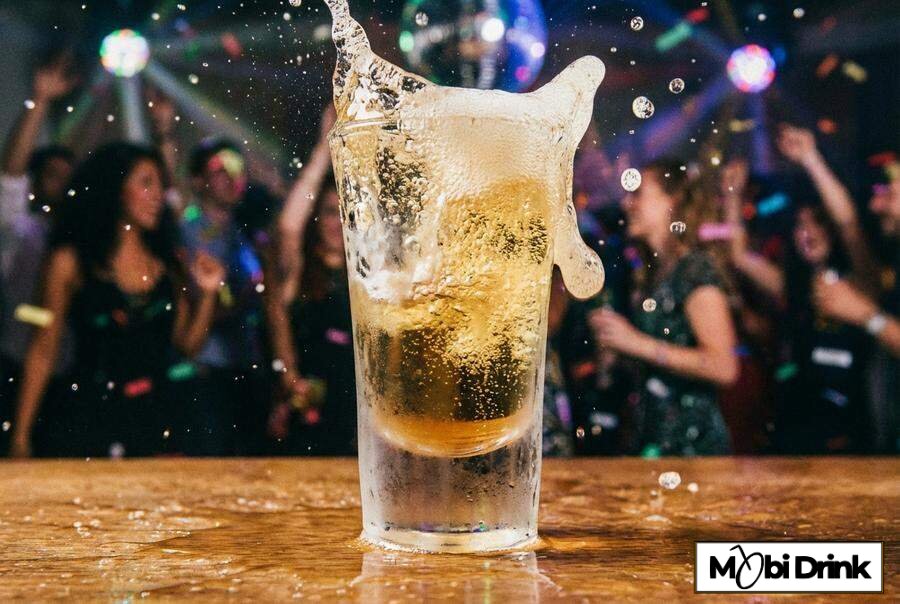 Shot Tequila Boom Boom z pianką i bąbelkami