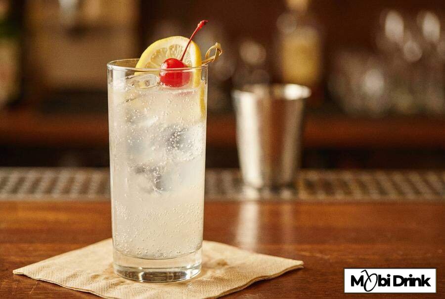 Klasyczny tom collins z cytryną i wisienką