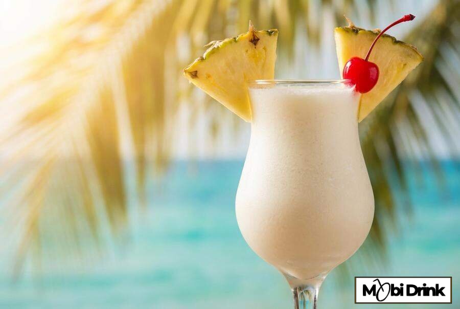 Kremowa bezalkoholowa pina colada z ananasem