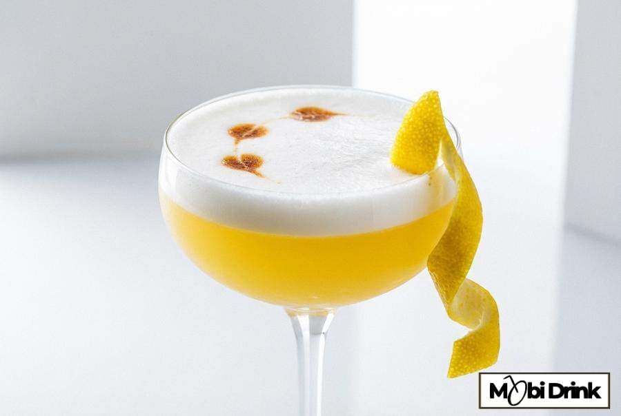Koktajl Whisky Sour z pianką i bittersem