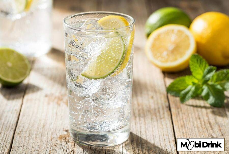 Drink wódka ze Spritem i limonką