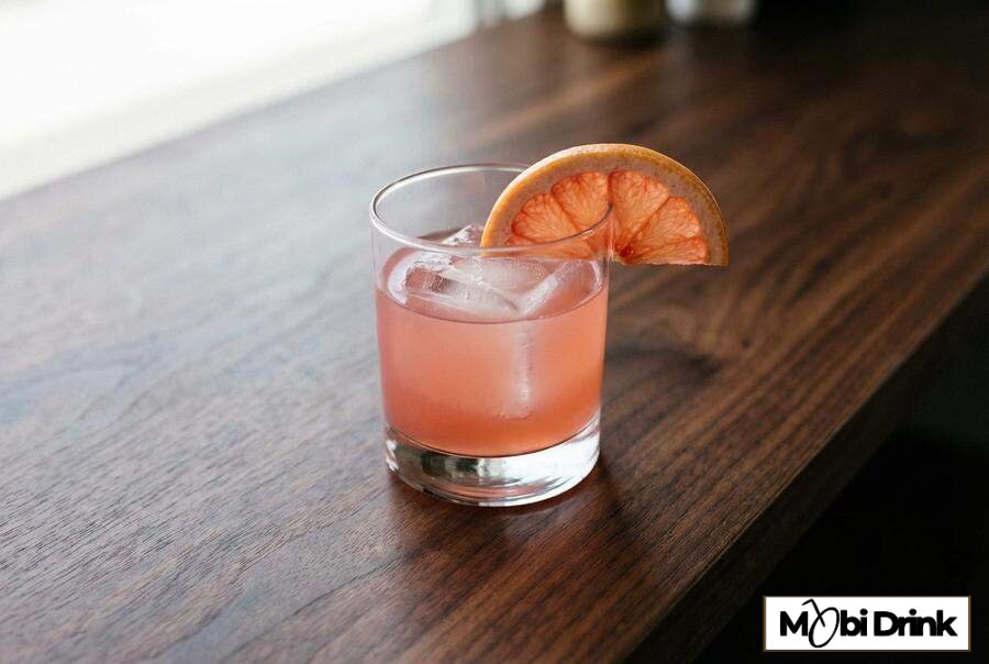 Drink Żubrówka Rose z sokiem grejpfrutowym